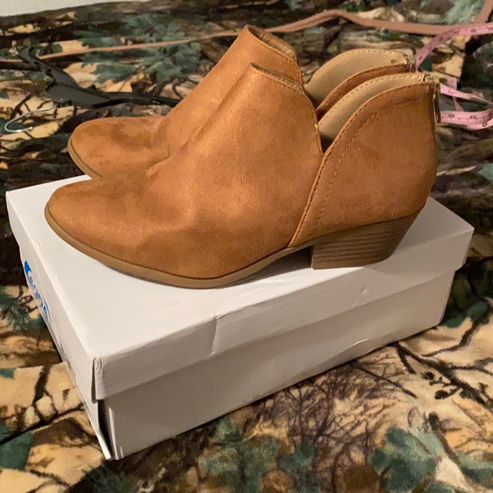 Women’s booties - read description